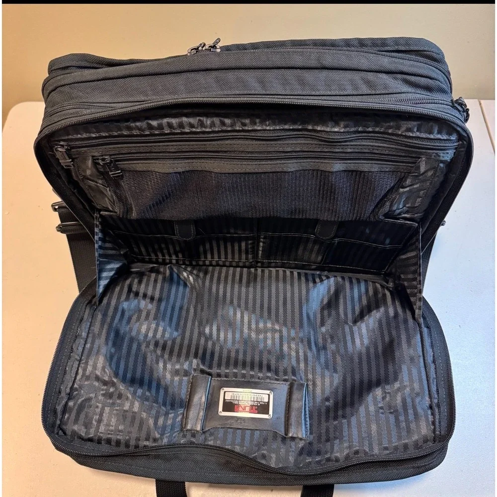 Tumi Black Alpha Ballistic Expandable Organizer Laptop Messenger Bag‎ Briefcase